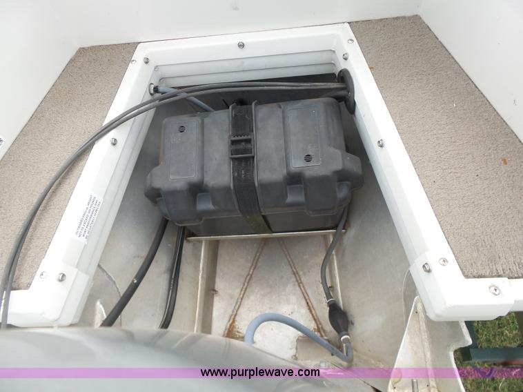 image for item K7064 2004 Crestline 2285CFI pontoon boat