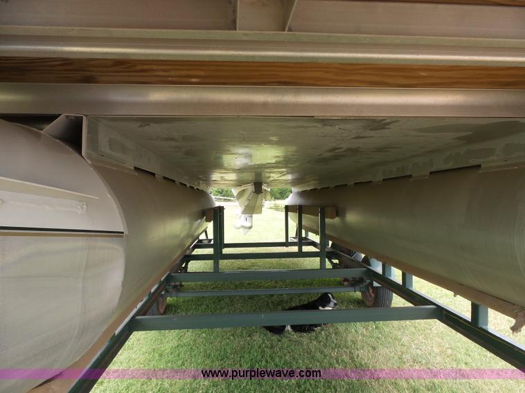 image for item K7064 2004 Crestline 2285CFI pontoon boat