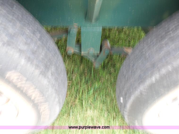 image for item K7064 2004 Crestline 2285CFI pontoon boat