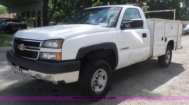 image for item K7730 2007 Chevrolet Silverado Classic 2500HD utility truck