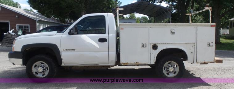 image for item K7730 2007 Chevrolet Silverado Classic 2500HD utility truck