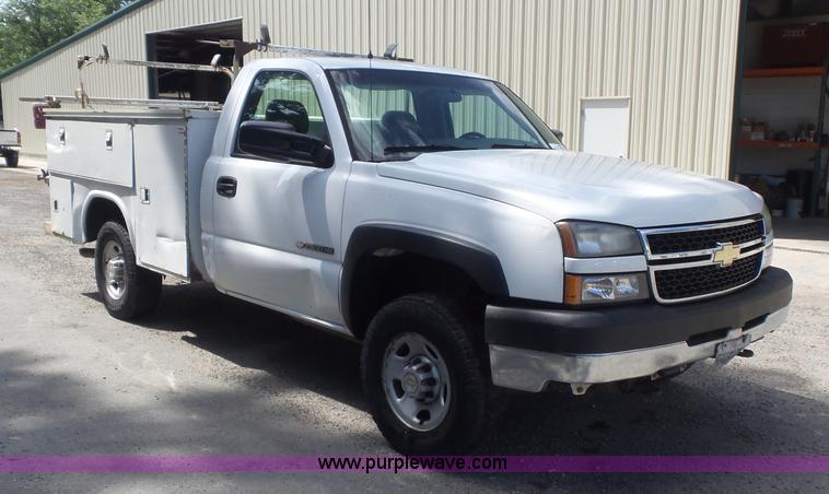 image for item K7730 2007 Chevrolet Silverado Classic 2500HD utility truck