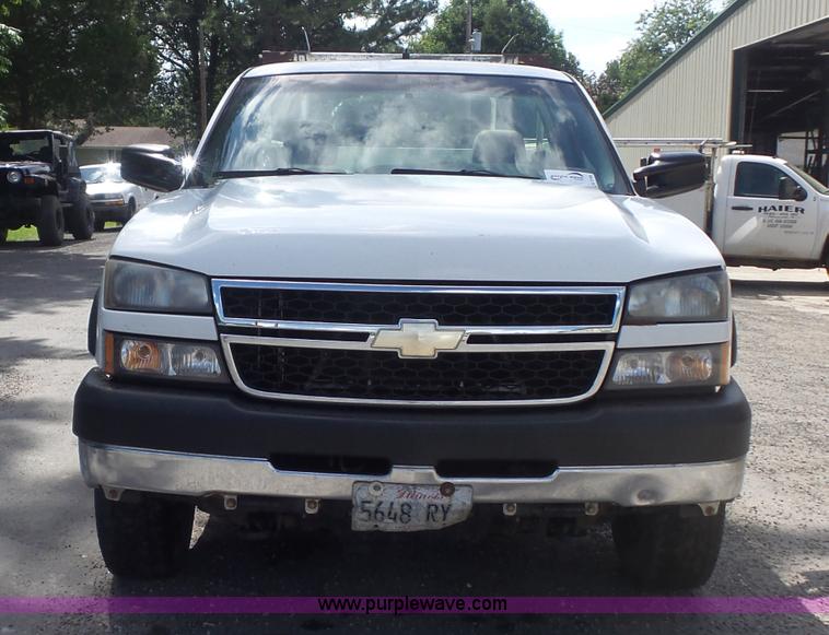 image for item K7730 2007 Chevrolet Silverado Classic 2500HD utility truck