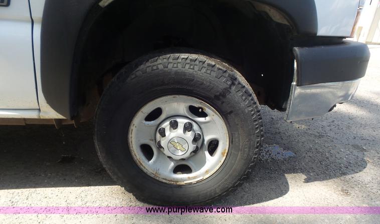 image for item K7730 2007 Chevrolet Silverado Classic 2500HD utility truck