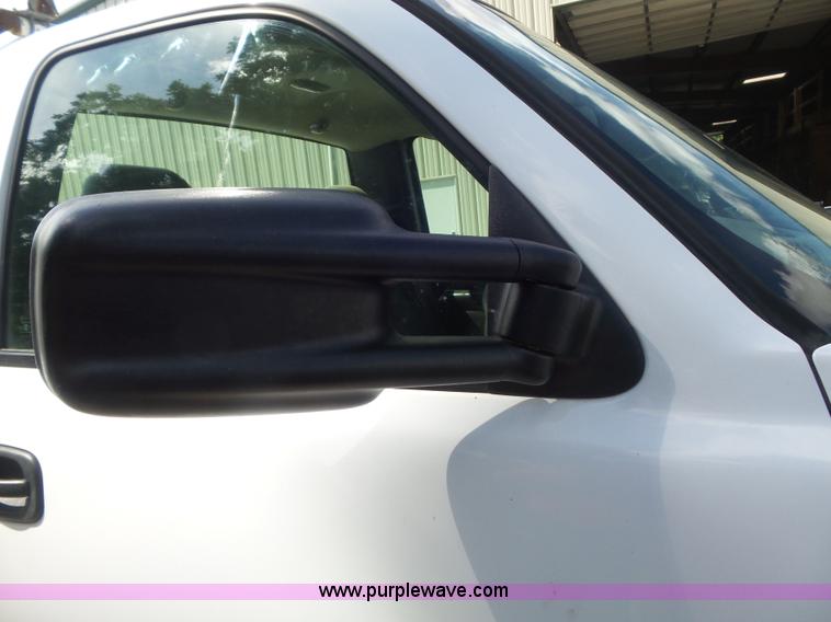 image for item K7730 2007 Chevrolet Silverado Classic 2500HD utility truck