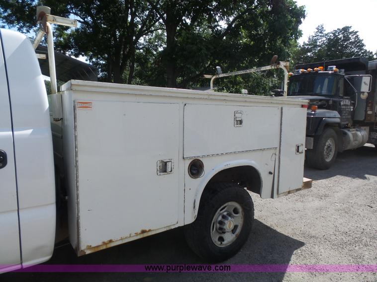 image for item K7730 2007 Chevrolet Silverado Classic 2500HD utility truck