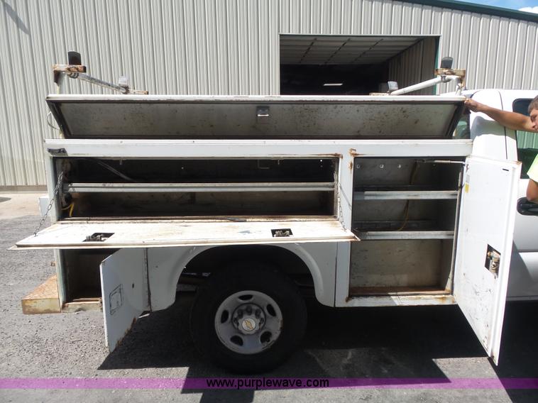 image for item K7730 2007 Chevrolet Silverado Classic 2500HD utility truck