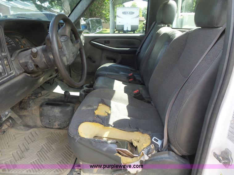 image for item K7730 2007 Chevrolet Silverado Classic 2500HD utility truck