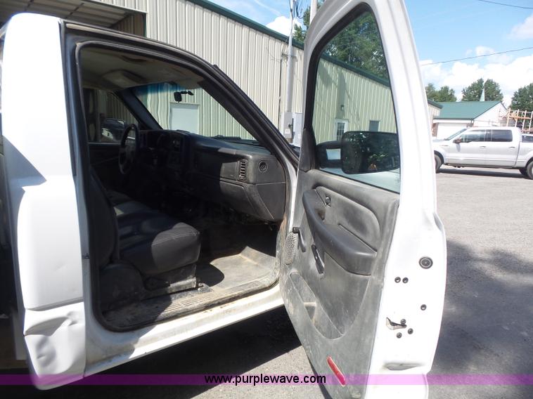 image for item K7730 2007 Chevrolet Silverado Classic 2500HD utility truck