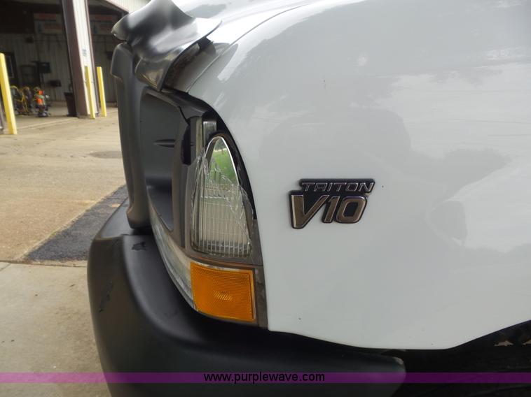 image for item K7733 2003 Ford F350 Super Duty XL utility truck