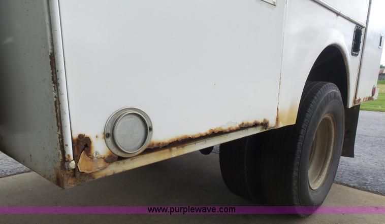 image for item K7733 2003 Ford F350 Super Duty XL utility truck