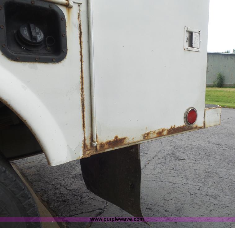 image for item K7733 2003 Ford F350 Super Duty XL utility truck