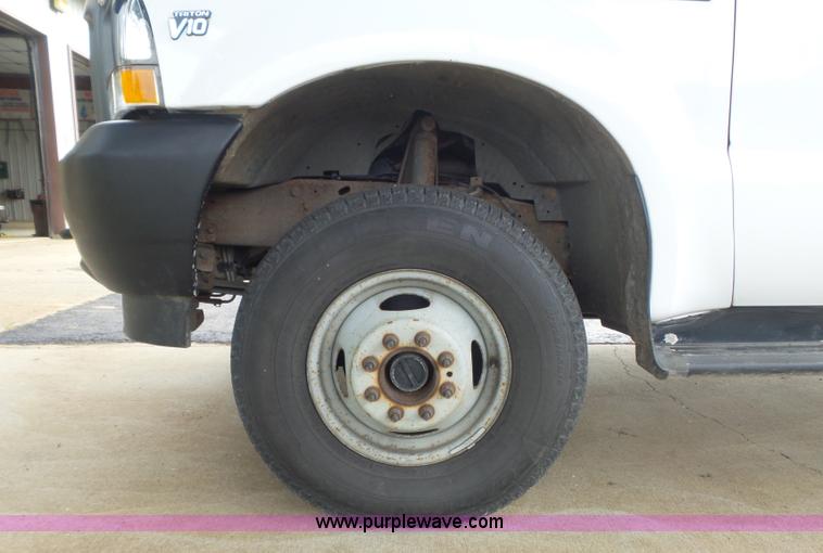 image for item K7733 2003 Ford F350 Super Duty XL utility truck