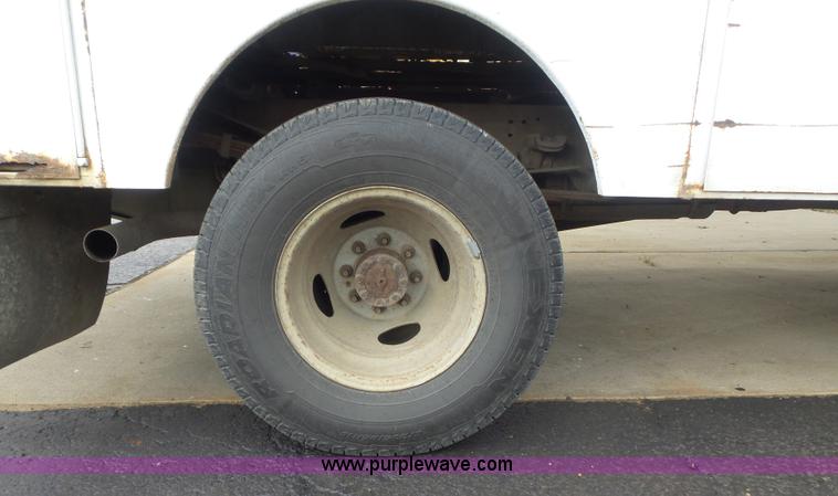 image for item K7733 2003 Ford F350 Super Duty XL utility truck