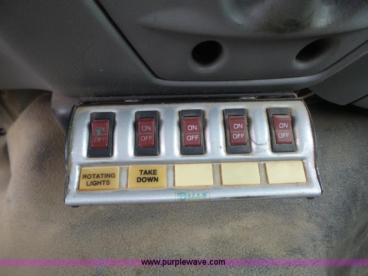 image for item K7733 2003 Ford F350 Super Duty XL utility truck