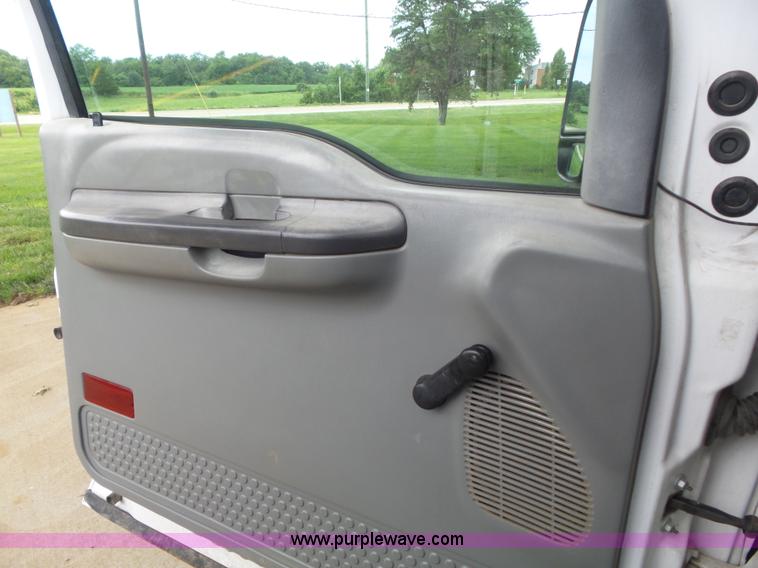 image for item K7733 2003 Ford F350 Super Duty XL utility truck