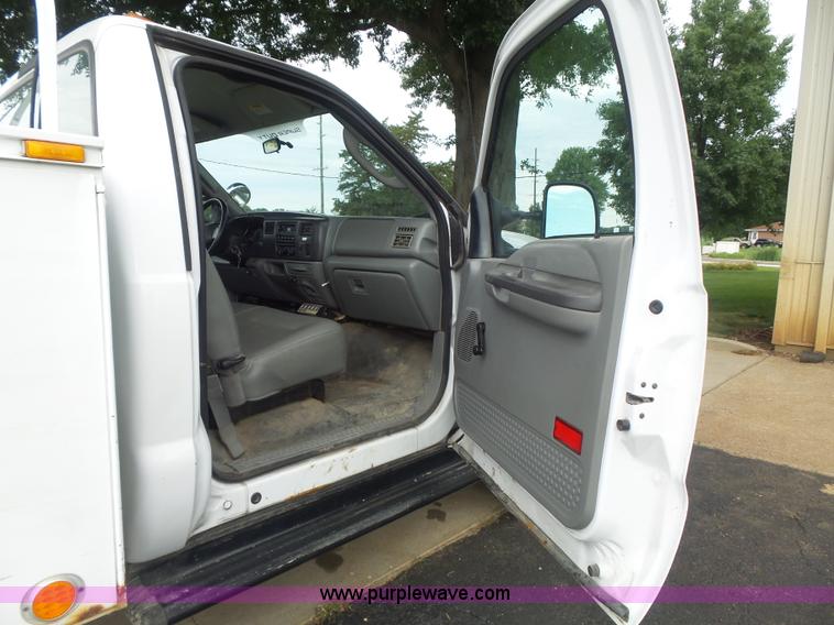 image for item K7733 2003 Ford F350 Super Duty XL utility truck