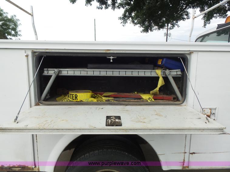 image for item K7733 2003 Ford F350 Super Duty XL utility truck