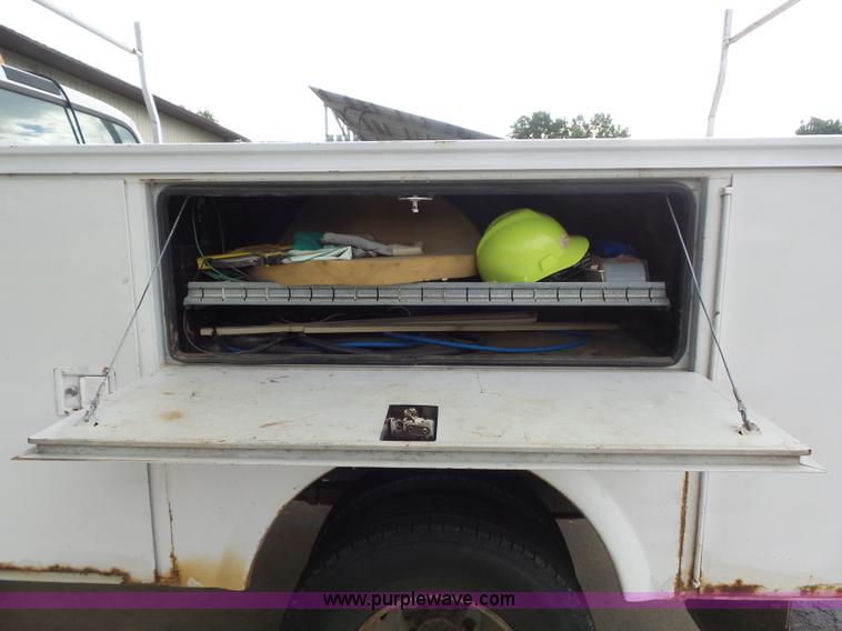 image for item K7733 2003 Ford F350 Super Duty XL utility truck