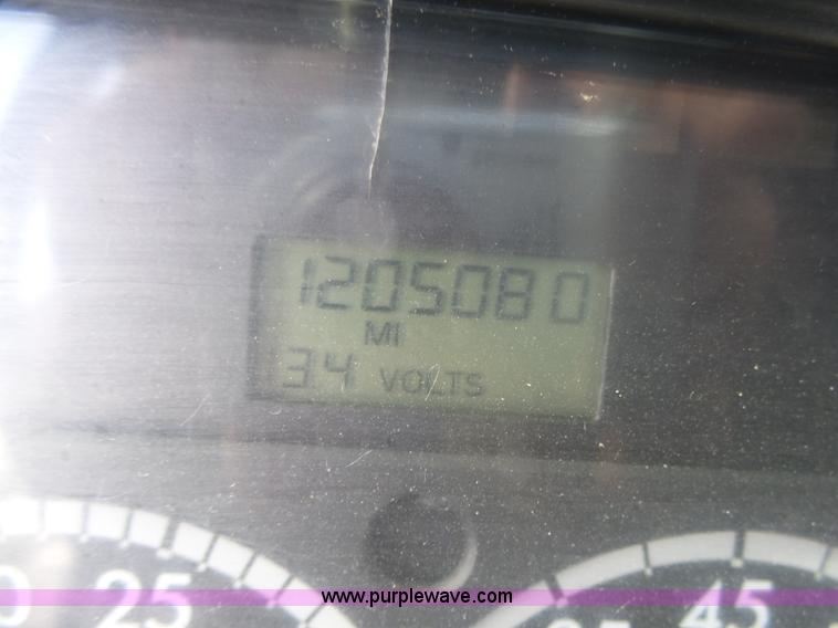 image for item K8445 2005 Freightliner Columbia semi truck