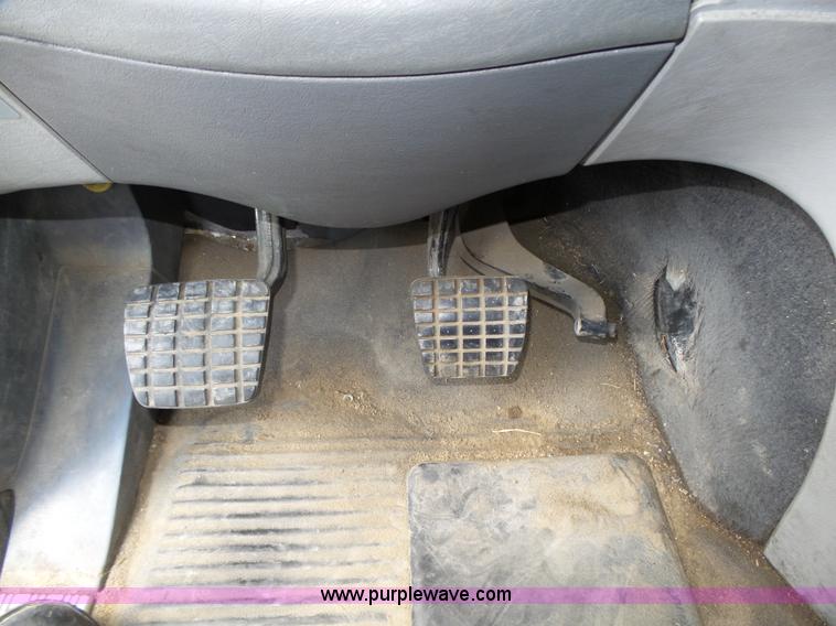 image for item K8445 2005 Freightliner Columbia semi truck