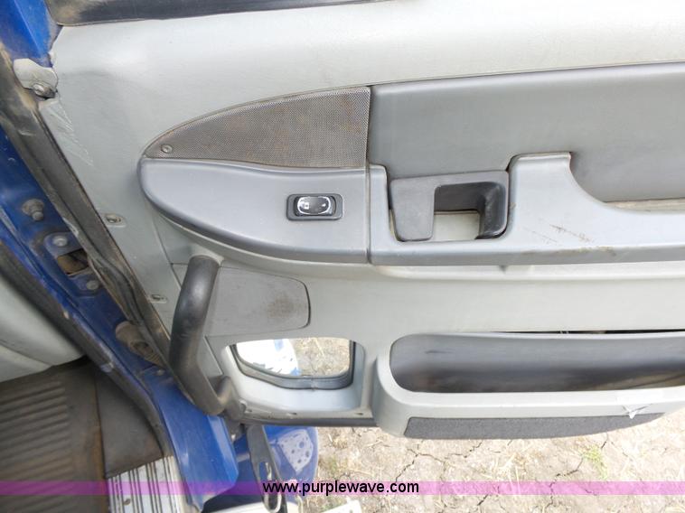 image for item K8445 2005 Freightliner Columbia semi truck