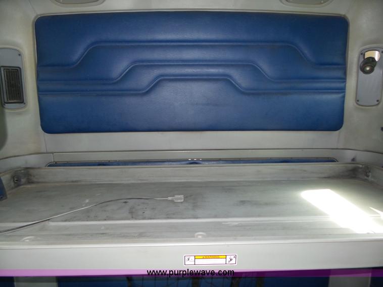 image for item K8445 2005 Freightliner Columbia semi truck