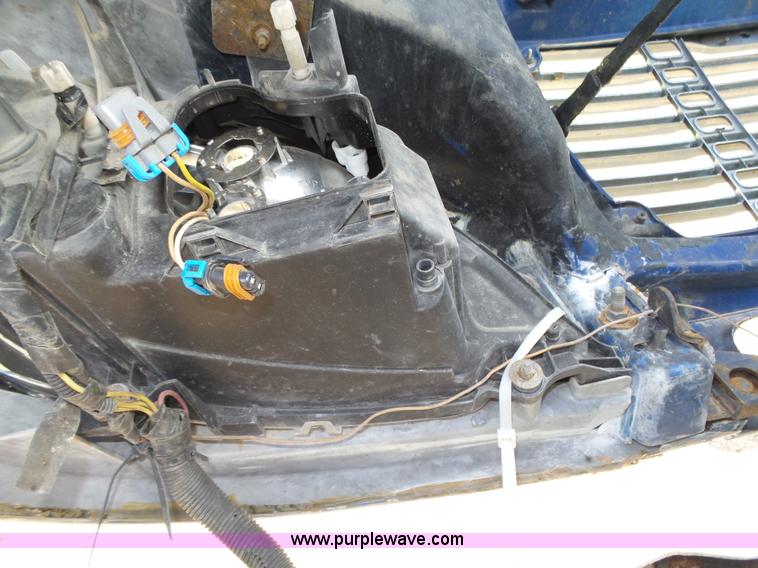 image for item K8445 2005 Freightliner Columbia semi truck