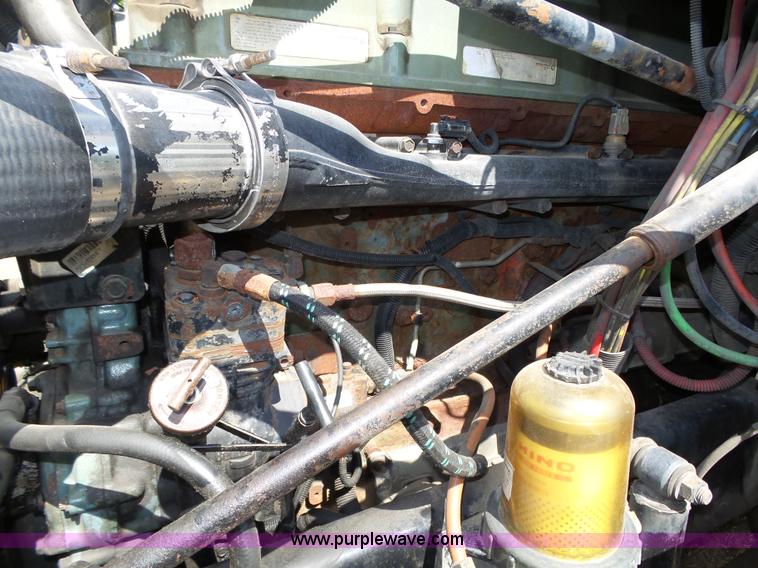 image for item K8445 2005 Freightliner Columbia semi truck