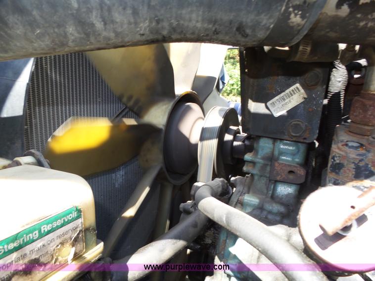 image for item K8445 2005 Freightliner Columbia semi truck