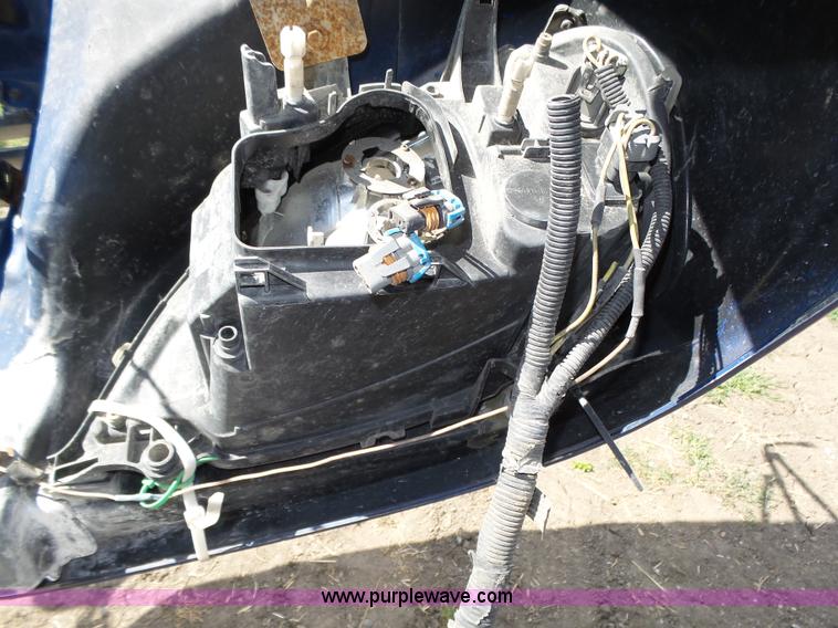 image for item K8445 2005 Freightliner Columbia semi truck