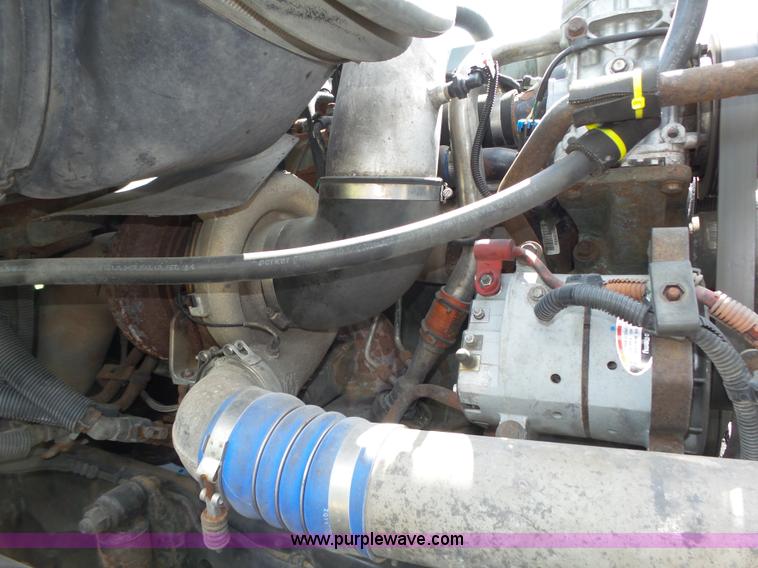 image for item K8445 2005 Freightliner Columbia semi truck