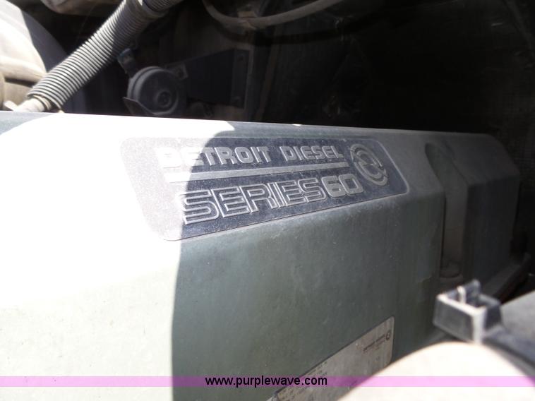 image for item K8445 2005 Freightliner Columbia semi truck