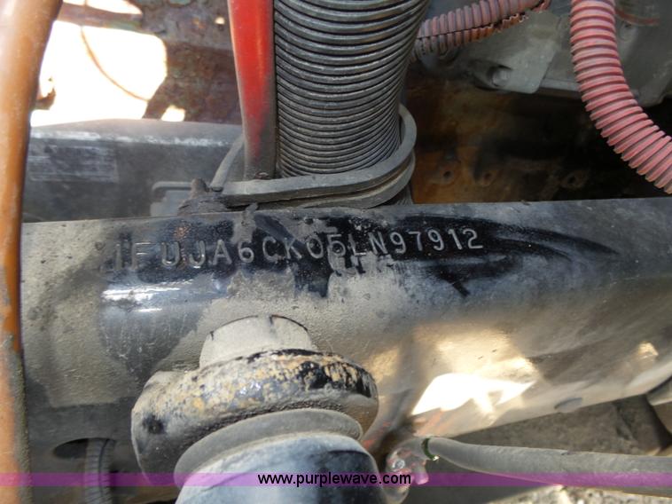 image for item K8445 2005 Freightliner Columbia semi truck