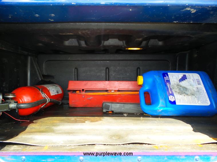 image for item K8445 2005 Freightliner Columbia semi truck