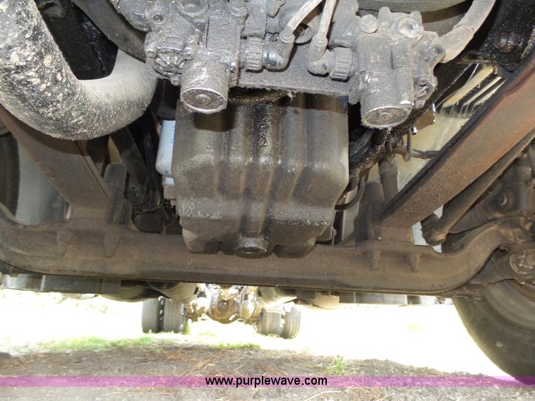 image for item K8445 2005 Freightliner Columbia semi truck