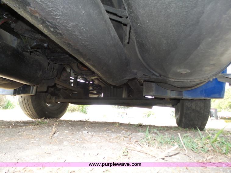 image for item K8445 2005 Freightliner Columbia semi truck