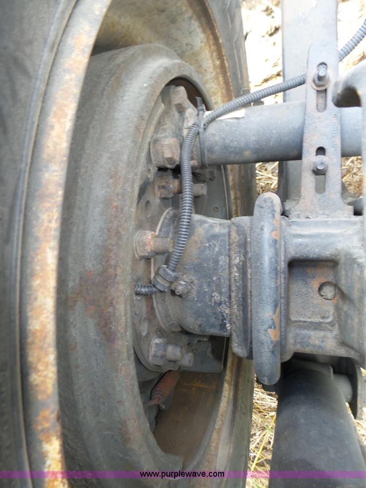 image for item K8445 2005 Freightliner Columbia semi truck