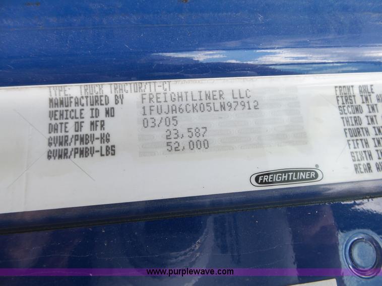 image for item K8445 2005 Freightliner Columbia semi truck