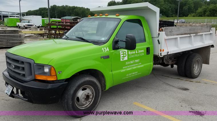 image for item L3512 1999 Ford F350 Super Duty dump bed pickup truck