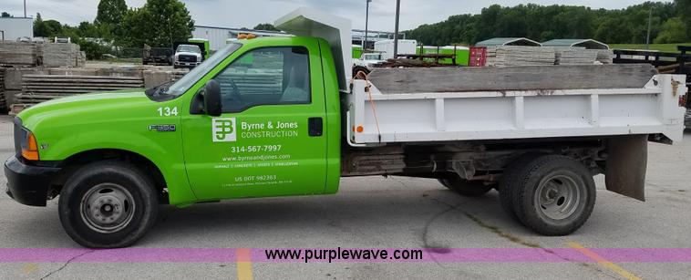 image for item L3512 1999 Ford F350 Super Duty dump bed pickup truck