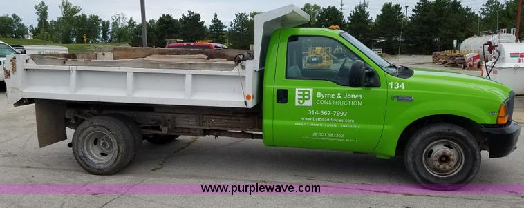 image for item L3512 1999 Ford F350 Super Duty dump bed pickup truck