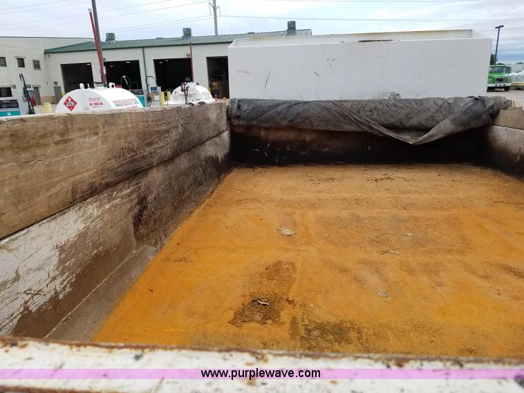 image for item L3512 1999 Ford F350 Super Duty dump bed pickup truck