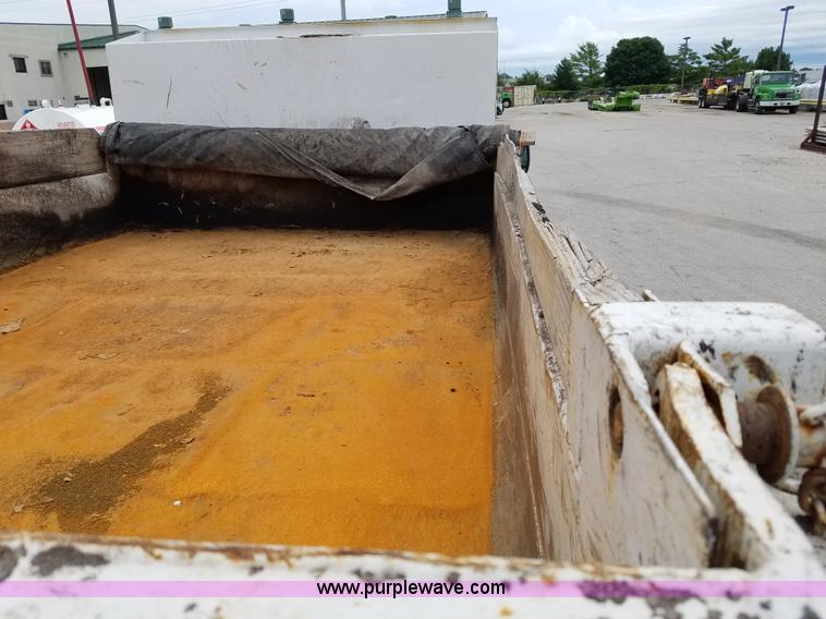 image for item L3512 1999 Ford F350 Super Duty dump bed pickup truck