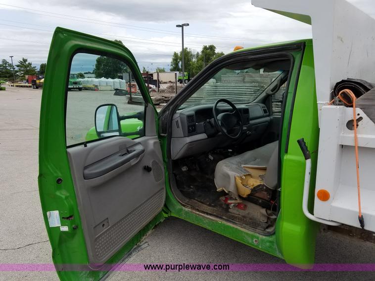 image for item L3512 1999 Ford F350 Super Duty dump bed pickup truck