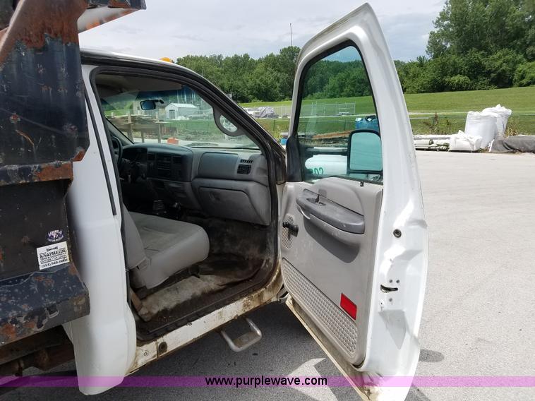 image for item L3513 1999 Ford 420 dump bed truck