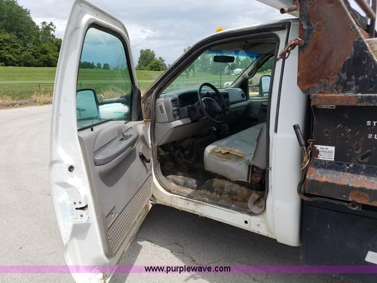 image for item L3513 1999 Ford 420 dump bed truck