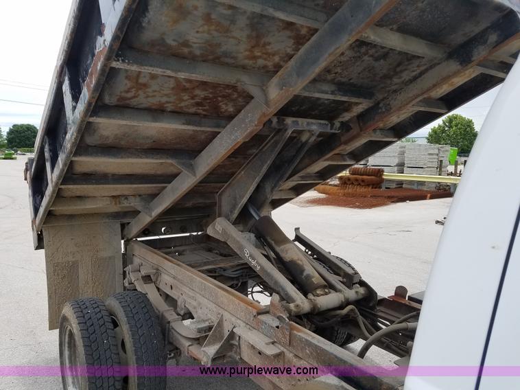 image for item L3513 1999 Ford 420 dump bed truck