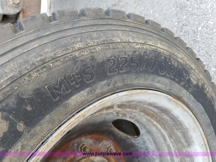 image for item L3513 1999 Ford 420 dump bed truck