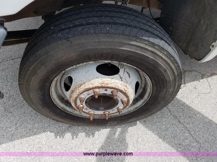 image for item L3513 1999 Ford 420 dump bed truck